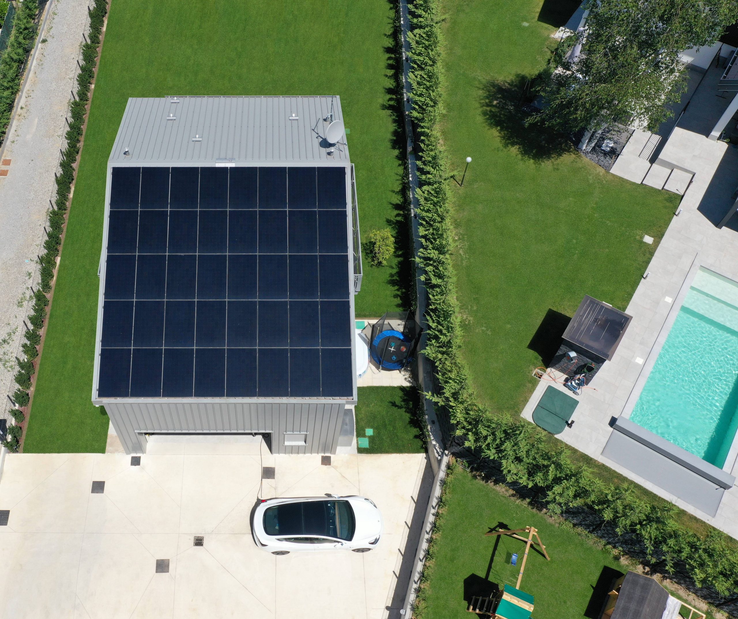 Panneau solaire SUNPOWER sur garage