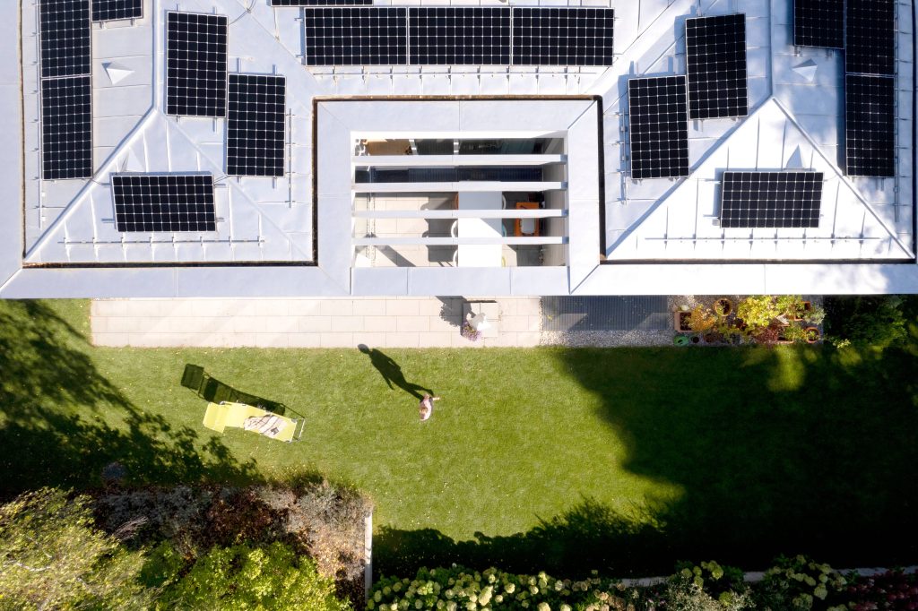 Panneau solaire SUNPOWER Maxeon sur toit plat